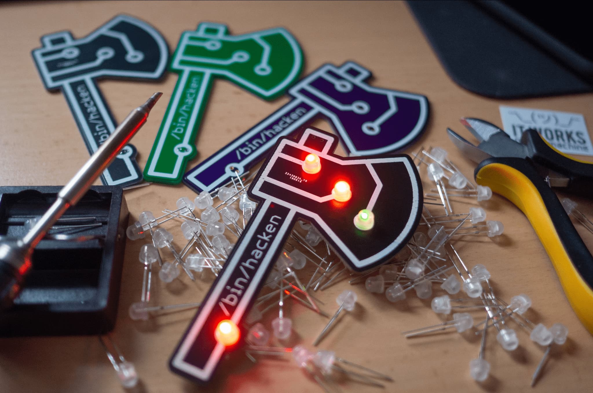 binhacken solder blinky badge